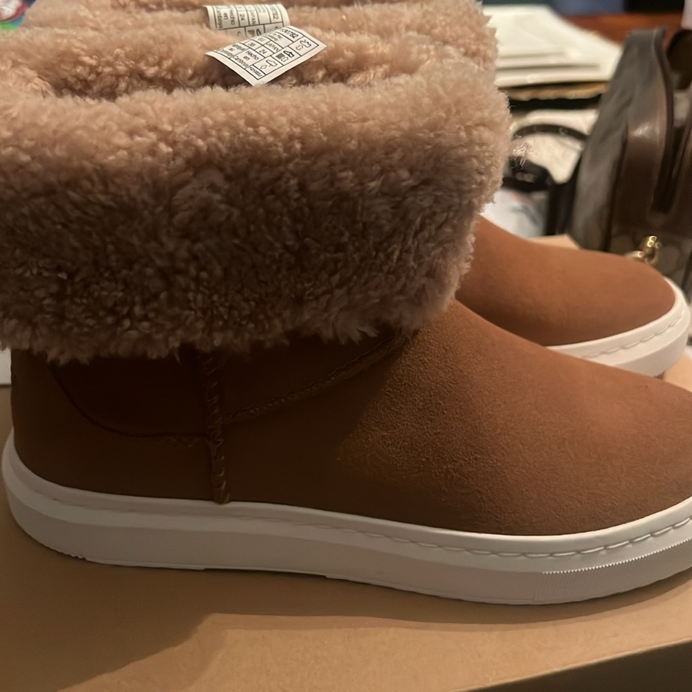 UGG Alameda cuffable boots - Picture 4 of 4